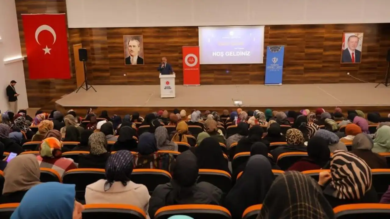 bayburtta-kadinlara-ozel-kadir-gecesi-programi-duzenlendi