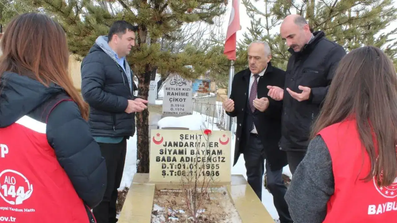 bayburtta-sehit-kabirleri-ramazan-bayrami-oncesi-ziyaret-edildi