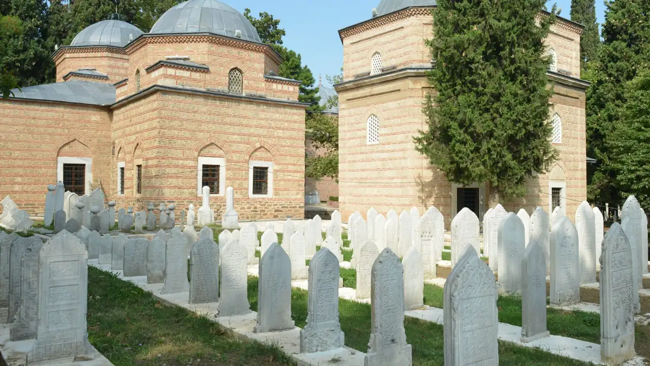 fatih-camii-haziresinde-kimler-yatiyor