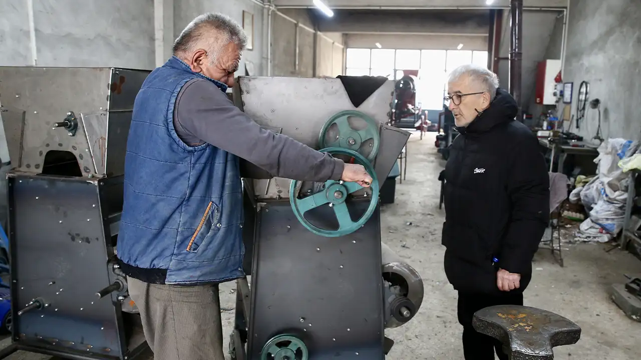 giresunda-87-yillik-findik-patozunu-yeniden-calisir-hale-getirdi