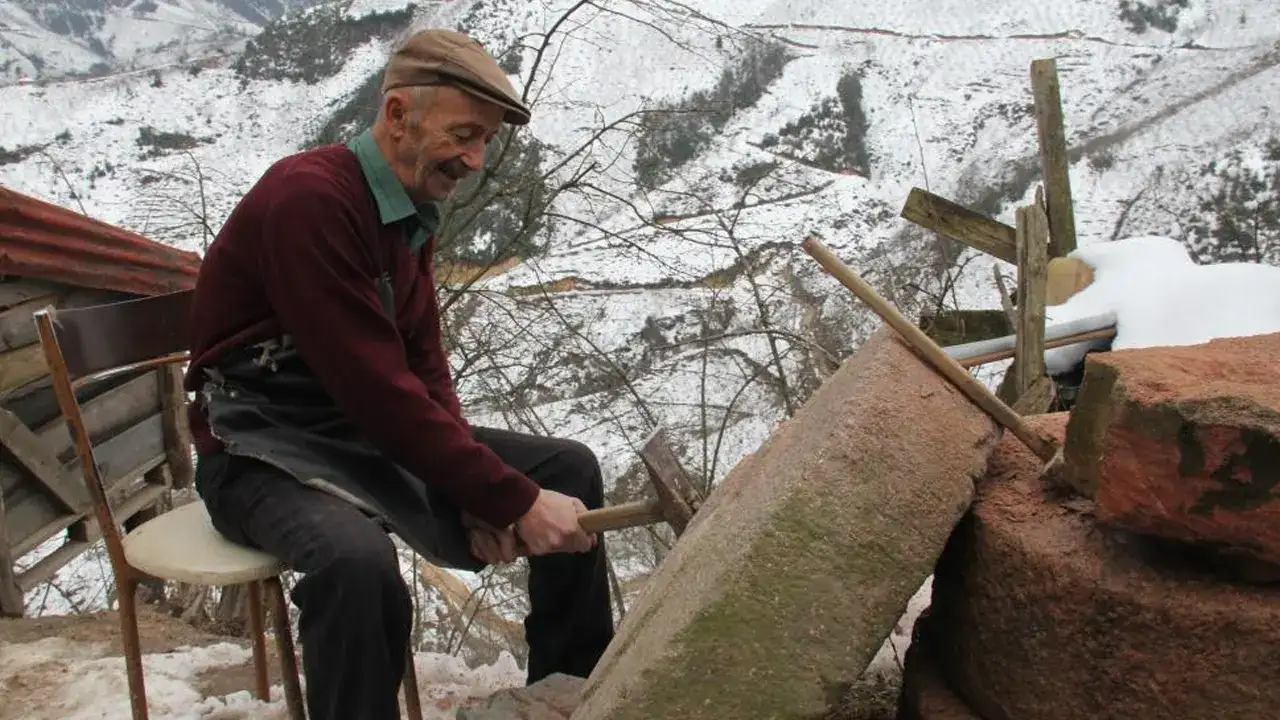 giresunda-son-degirmen-tasi-ustasi-meslek-benimle-bitebilir