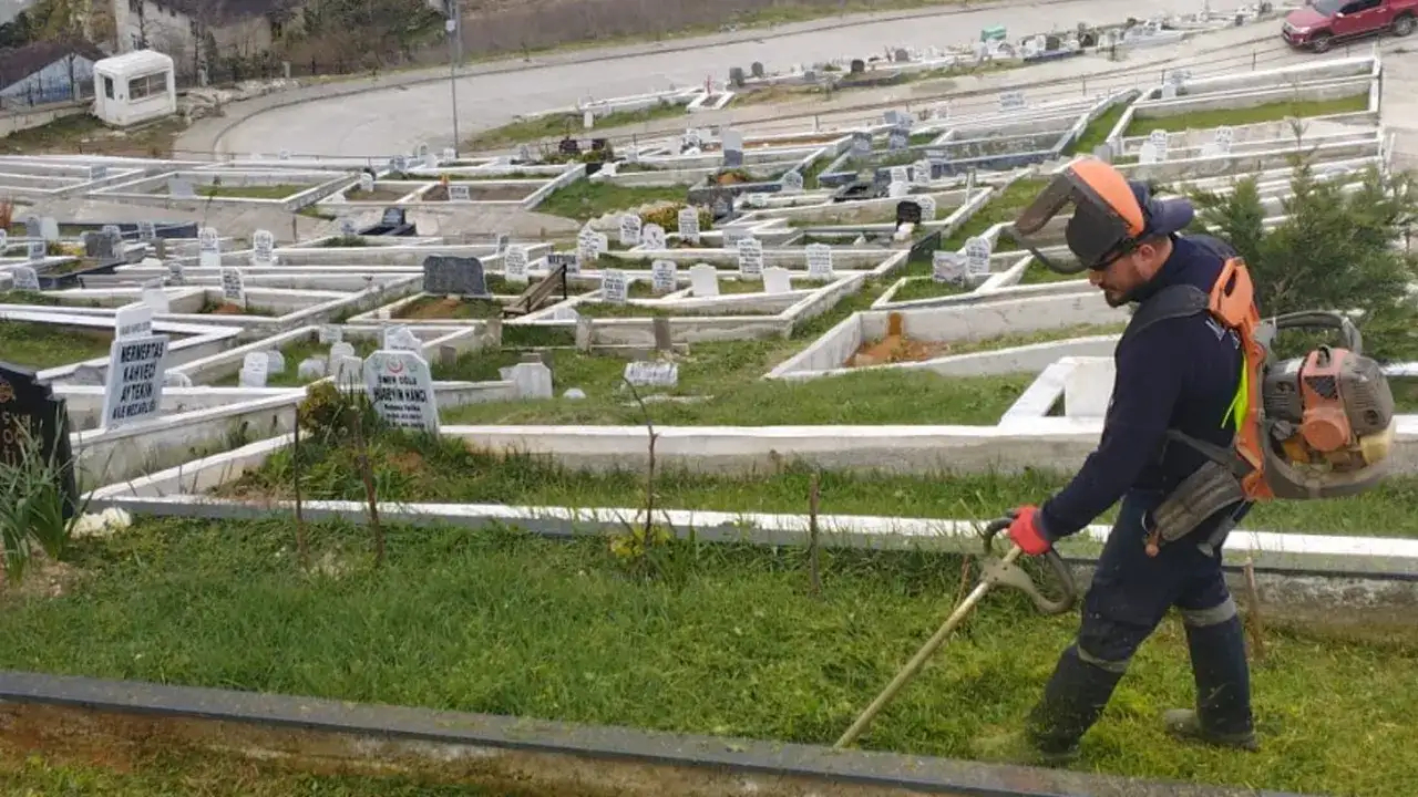 sehitlikler-temizlendi