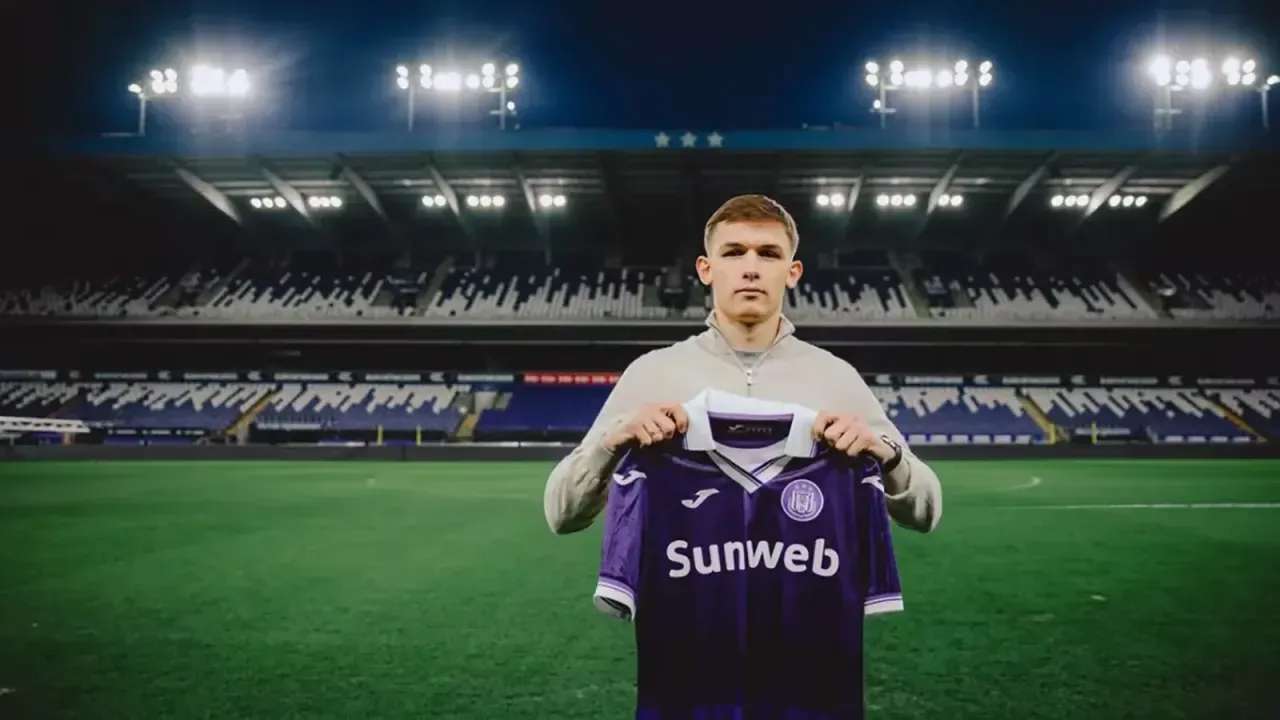 trabzonsporun-devre-arasi-transfer-doneminde-yollarini-ayirdigi-ukraynali-golcu-danylo-sikan-yeni-takimi-anderlechtte-bekledigini-bulamadi-belcika-ekibinde-formaya-hasret-kalan-oyuncu-son-iki-lig-macinda-kadro-disi-kaldi