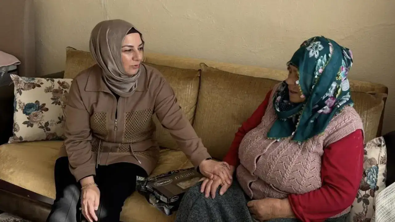 bayburtta-sehit-aileleri-gaziler-ve-yaslilara-bayram-ziyareti