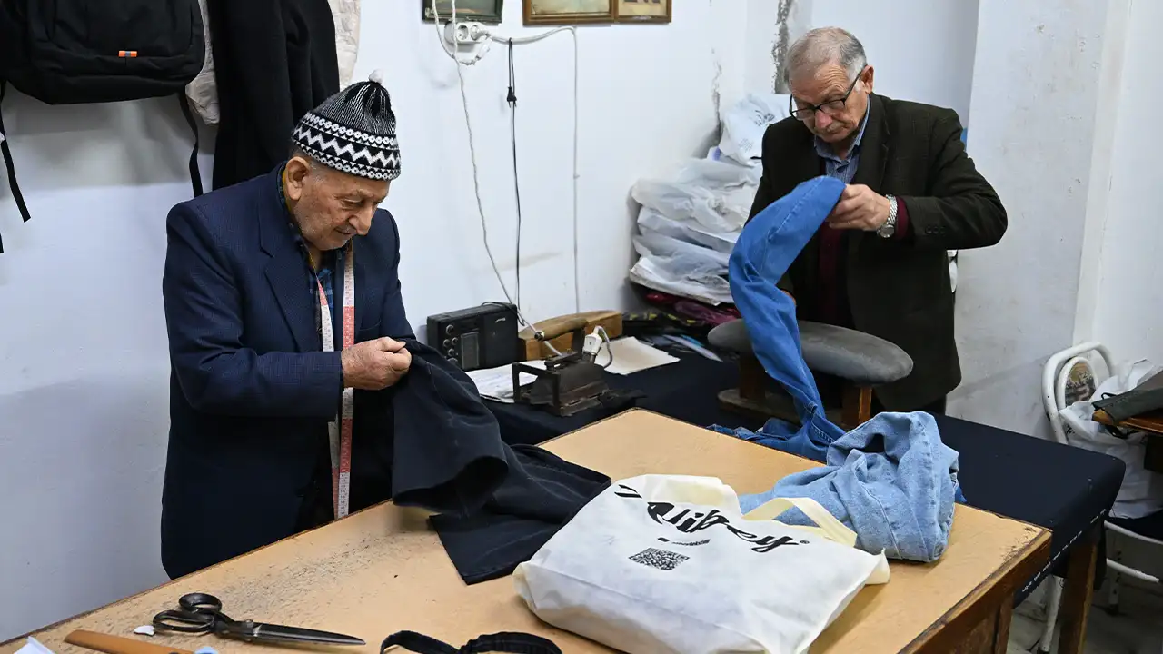 trabzonda-terzi-kardeslerin-omru-dikis-makinesinin-basinda-gecti