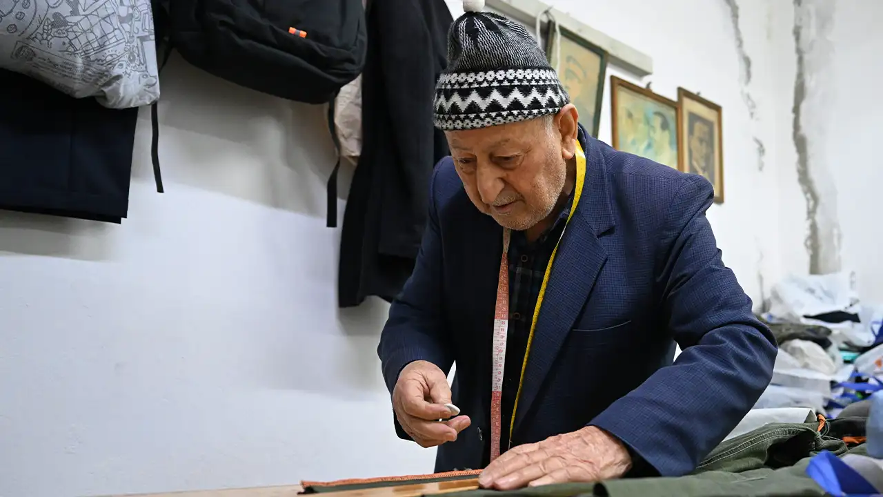 trabzonda-terzi-kardeslerin-omru-dikis-makinesinin-basinda-gecti