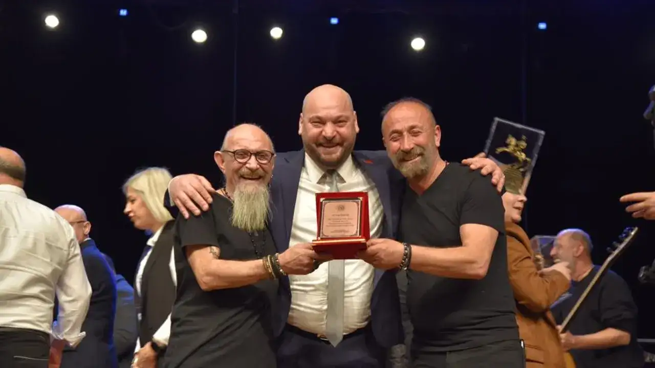 volkan-komnak-anildi