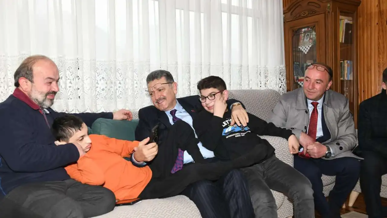 baskan-gencin-temposu-takdir-topladi-sahur-vaktine-kadar-calisti