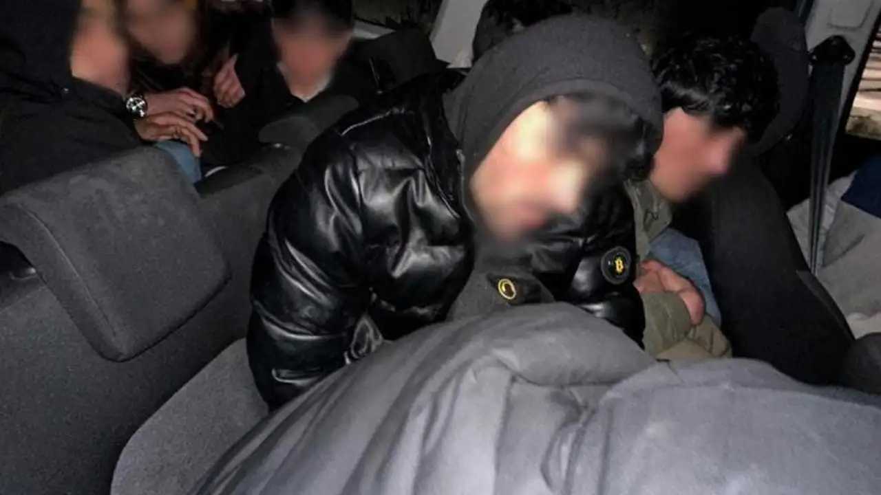 bayburtta-8-duzensiz-gocmen-yakalandi-3-supheliye-adli-kontrol