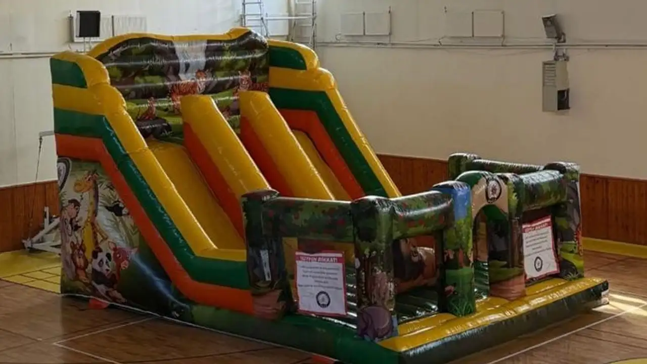 bayburtta-cocuklar-icin-bayramda-balon-park-kuruluyor