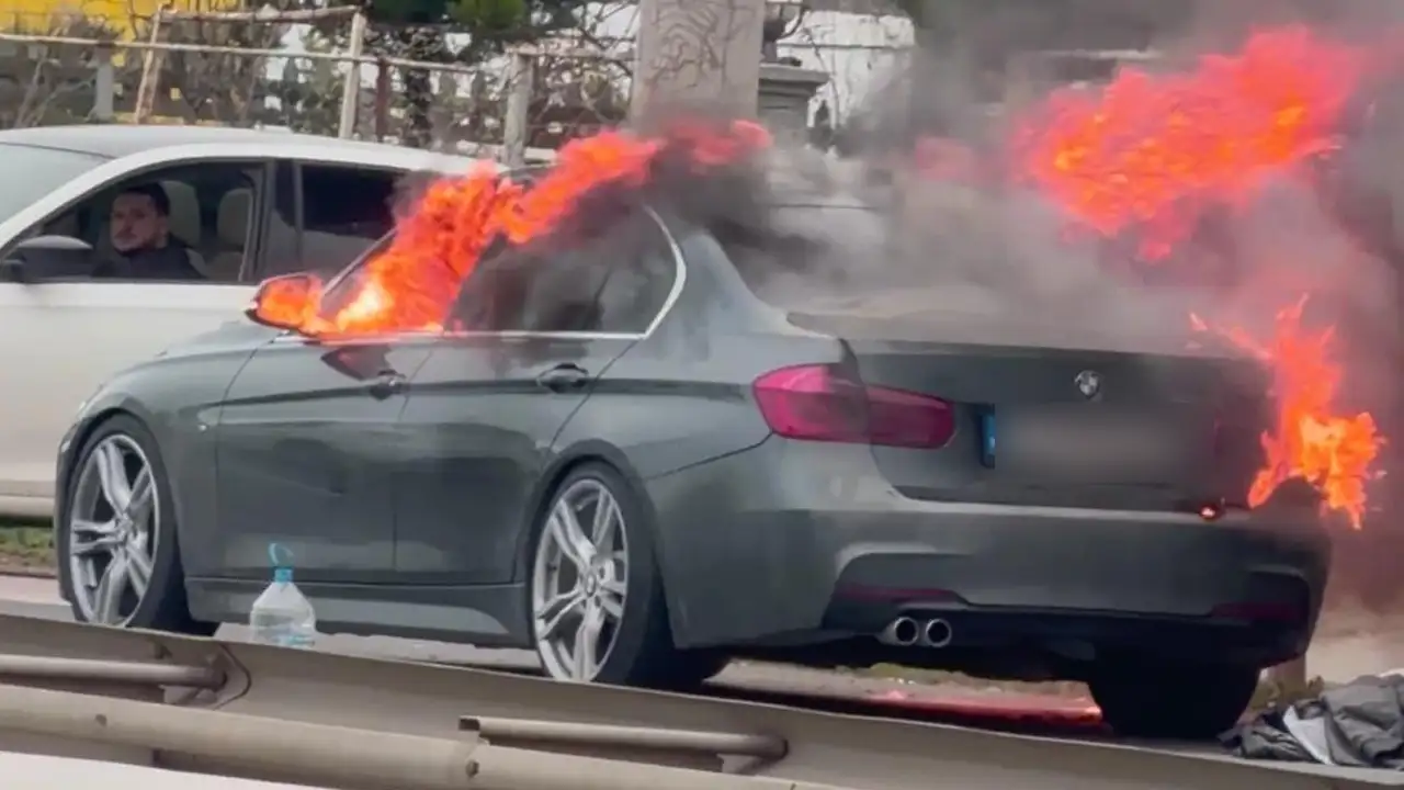 seyir-halindeki-luks-otomobil-kule-dondu-o-anlar-kamerada