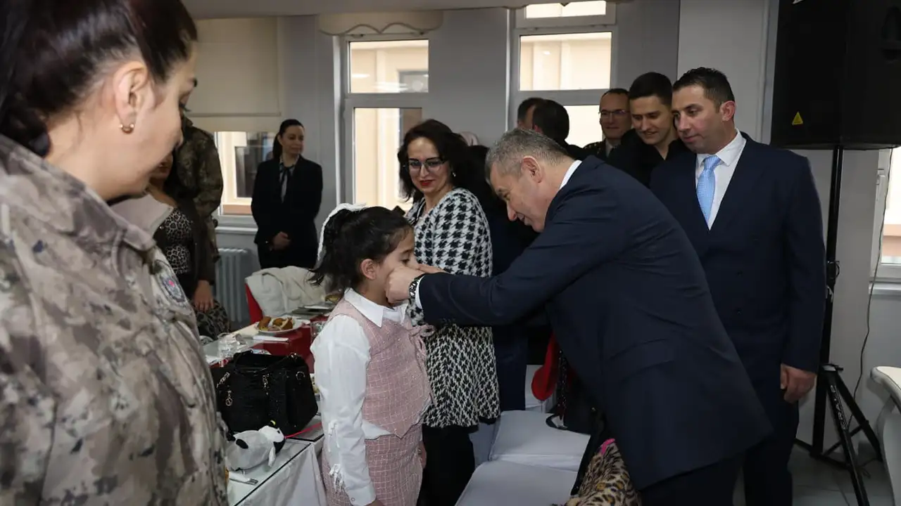 artvinde-protokol-ve-vatandaslar-bayramlasma-programinda-bulustu