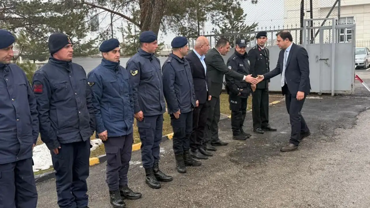 aydintepede-vatandaslarin-ve-gorev-basindaki-personelin-bayrami-kutlandi