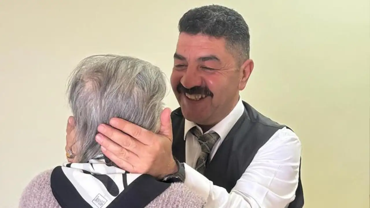 bayburtta-huzurevi-sakinlerine-bayram-ziyareti