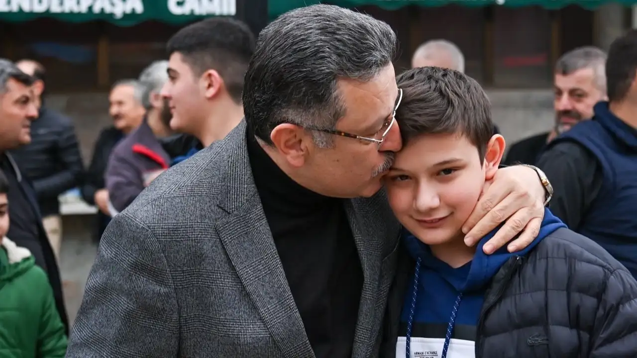 trabzon-protokolu-bayram-namazinda-iskenderpasa-camiinde-bulustu