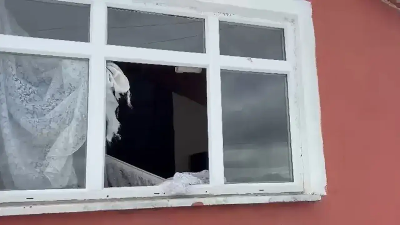 gumushanede-sasirtan-olay-ayilar-ikinci-kattan-eve-girdi