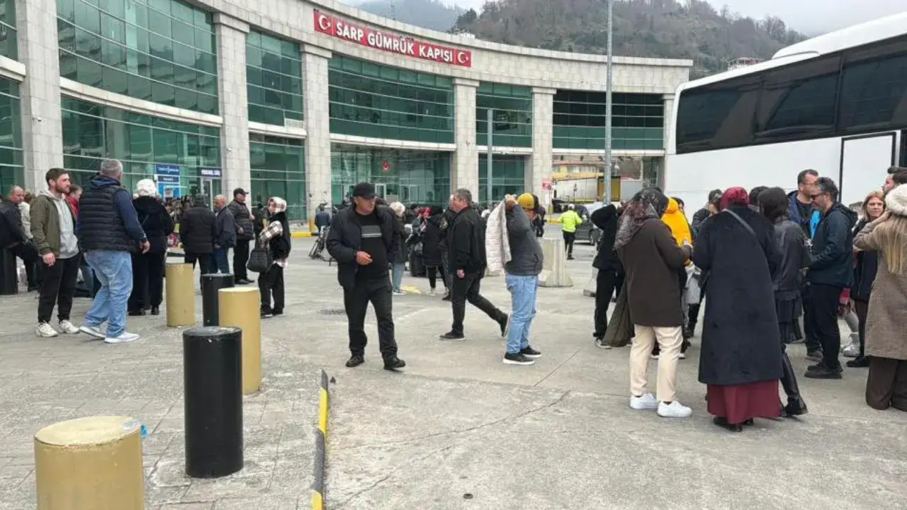 sarp-sinir-kapisinda-bayram-yogunlugu-batuma-akin-var