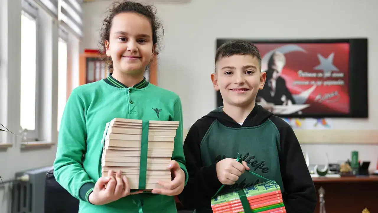 ortahisarda-bir-kitap-bin-umut-kampanyasina-ogrencilerden-destek