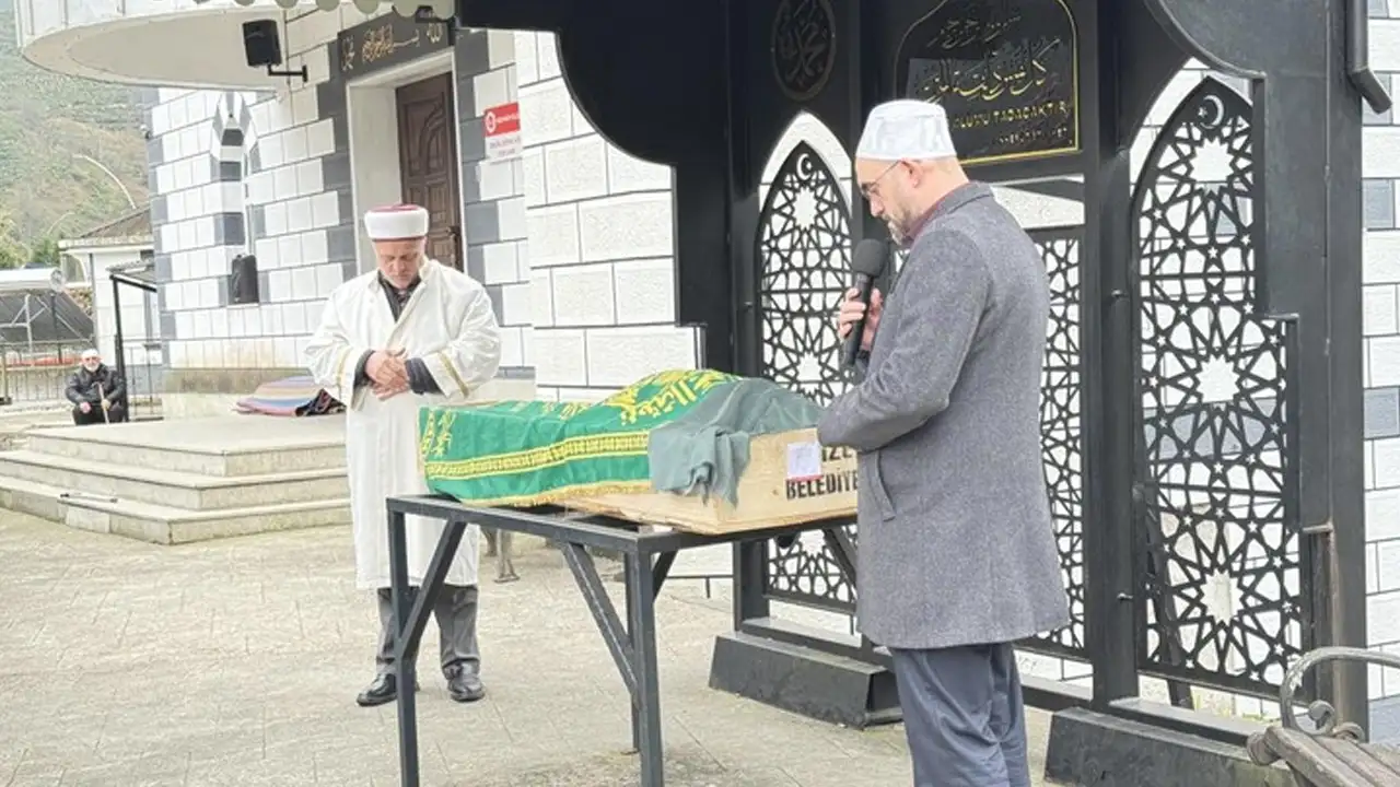 rizede-pes-pese-gelen-aci-20-saat-arayla-hayatlarini-kaybettiler