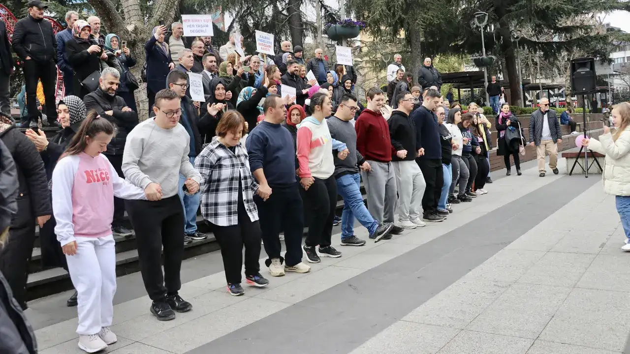 trabzonda-anlamli-yuruyus-down-sendromu-farkindaligi-icin-bir-araya-geldiler