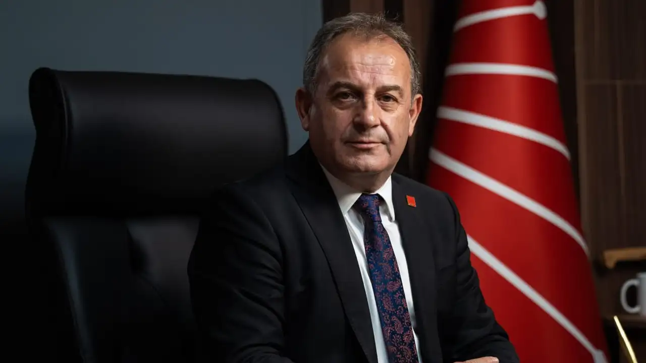 mustafa-bak-baskentte-verilen-fotograflarla-ilgili-trabzonsporu-kirli-siyasetinize-alet-edemezsiniz