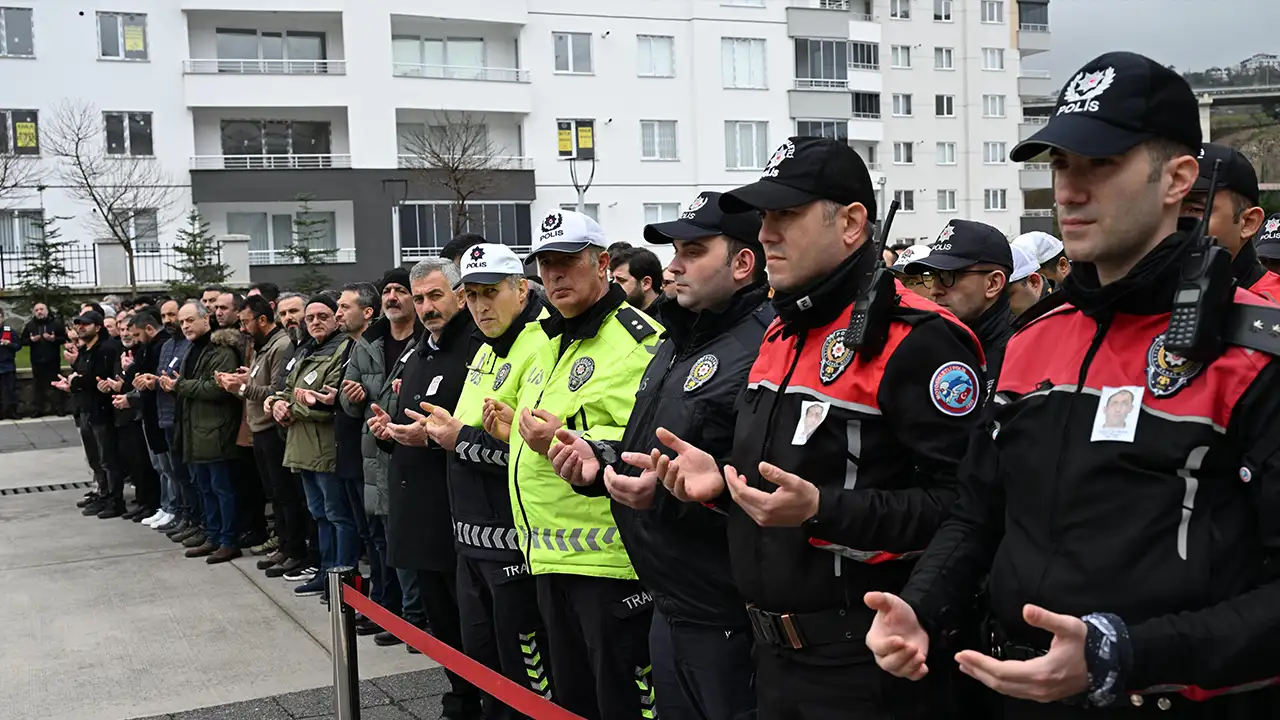 trabzonda-polis-memuruna-son-gorev-emniyette-toren-duzenlendi