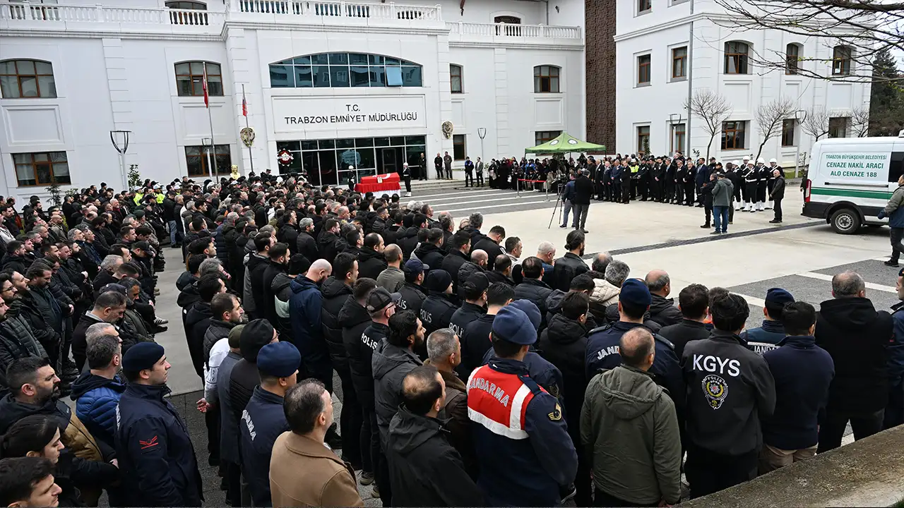 trabzonda-polis-memuruna-son-gorev-emniyette-toren-duzenlendi