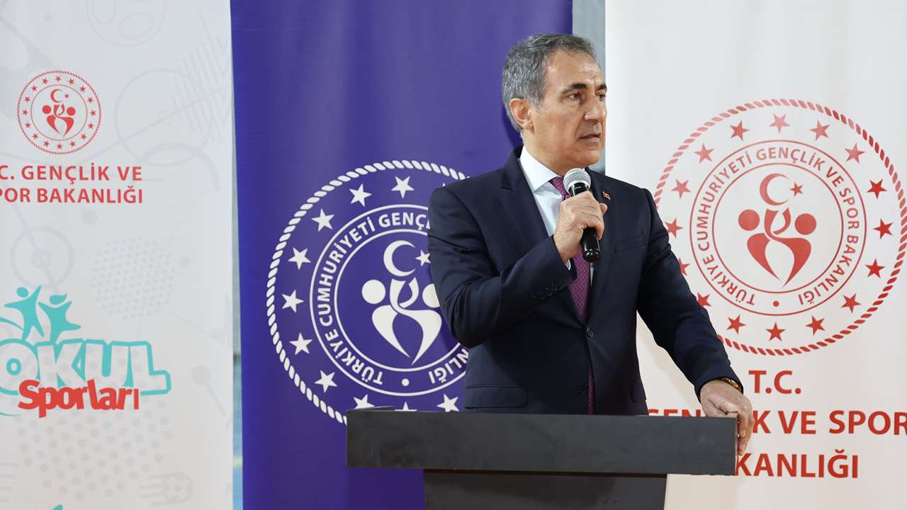 trabzonda-voleybol-yari-final-heyecani-basladi-14-okul-yomrada-mucadele-ediyor