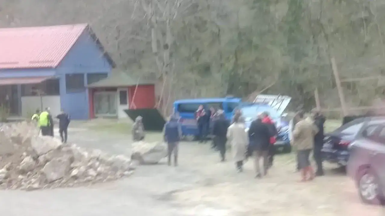 araklida-yol-hafriyatla-kapatildi-jandarma-devrede