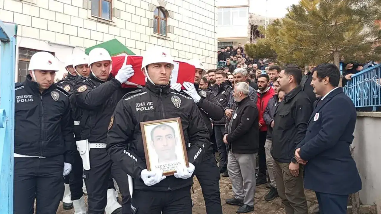 trabzonda-gorevli-polis-memuru-sedat-kaban-son-yolculuguna-ugurlandi