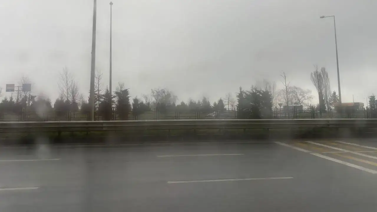 trabzonda-yogun-sis-etkili-oldu-gorus-mesafesi-dustu