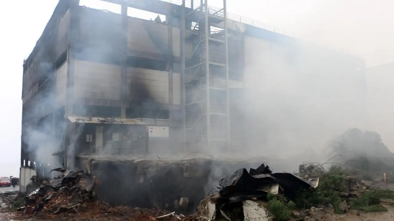 trabzondaki-fabrika-yangini-sonrasi-onemli-aciklamalar-denetimler-yeterli-mi