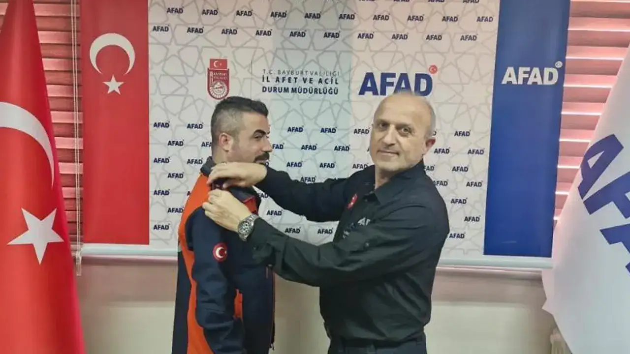 bayburt-afadda-terfi-personelin-rutbeleri-takildi