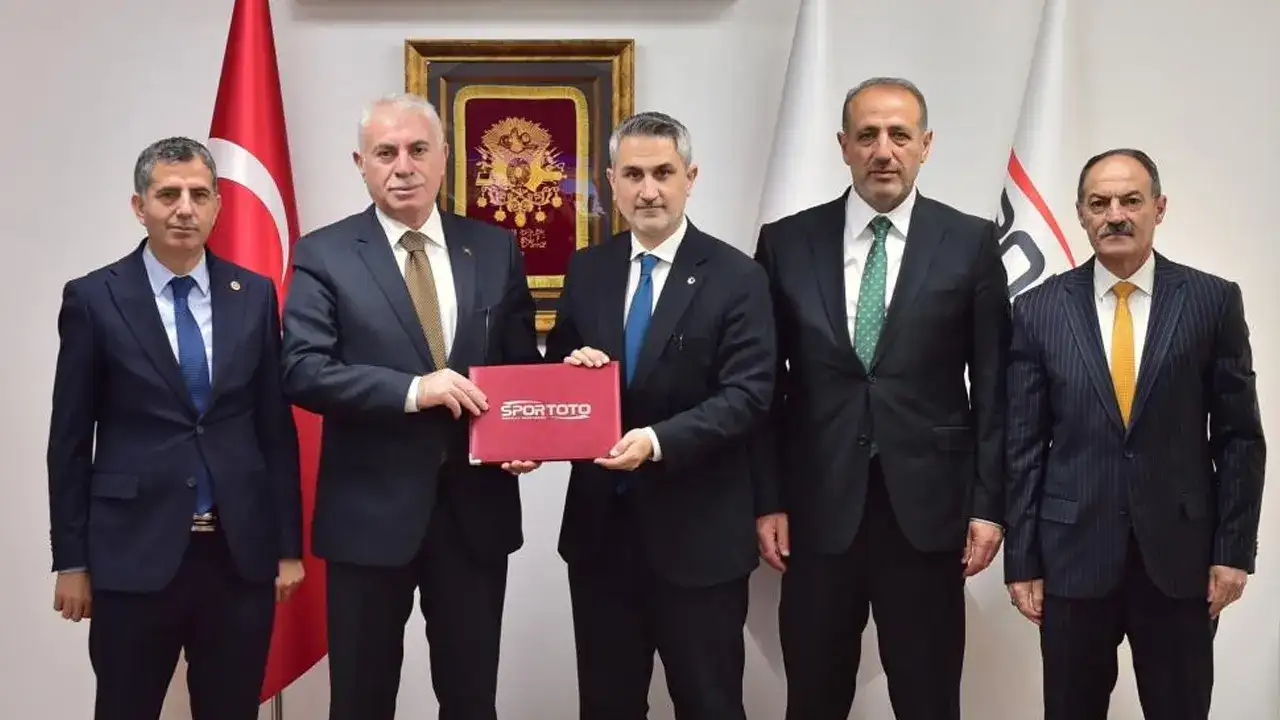 bayburta-yeni-spor-yatirimi-futbol-sahalari-ve-tenis-kortu-yapilacak