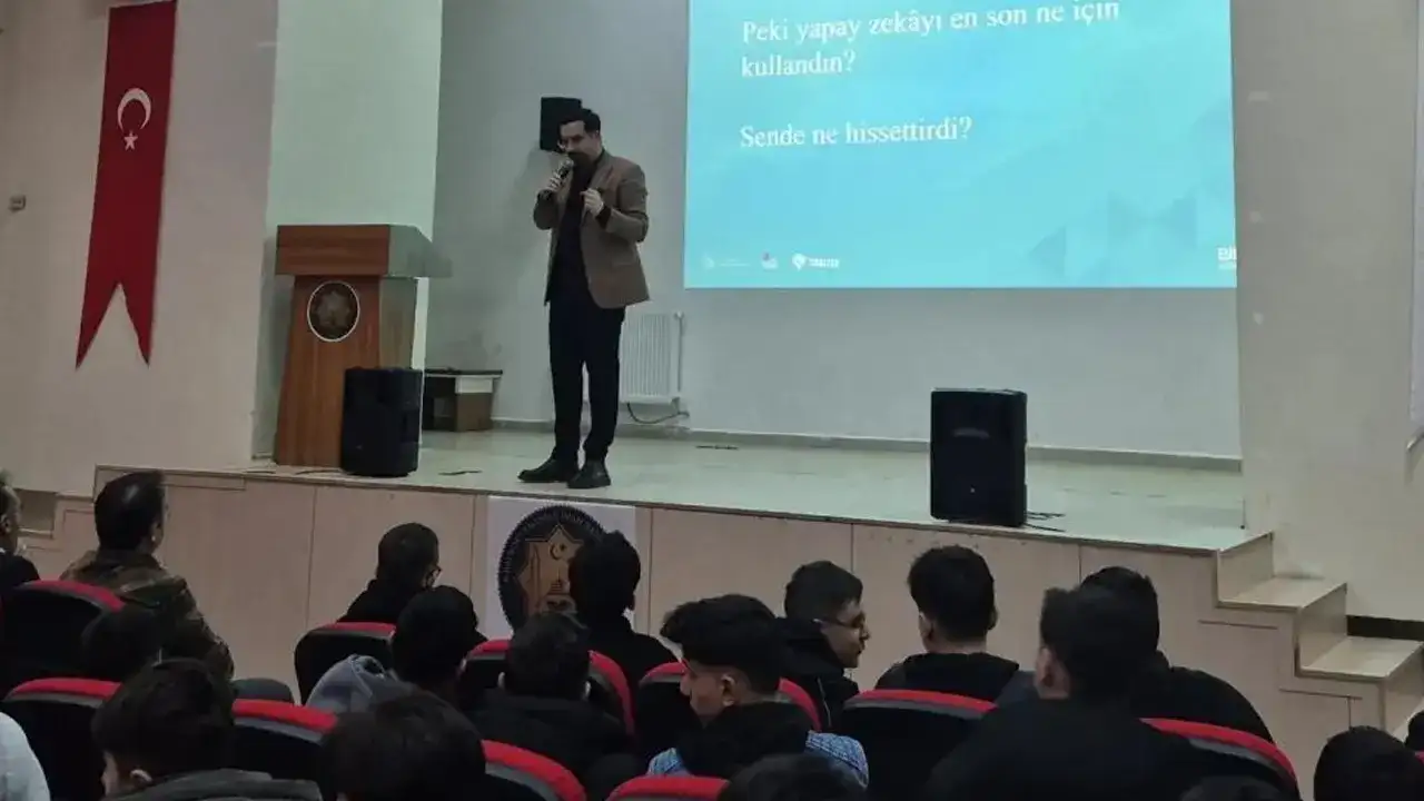 bayburtta-ogrencilere-yapay-zeka-egitimi-verildi