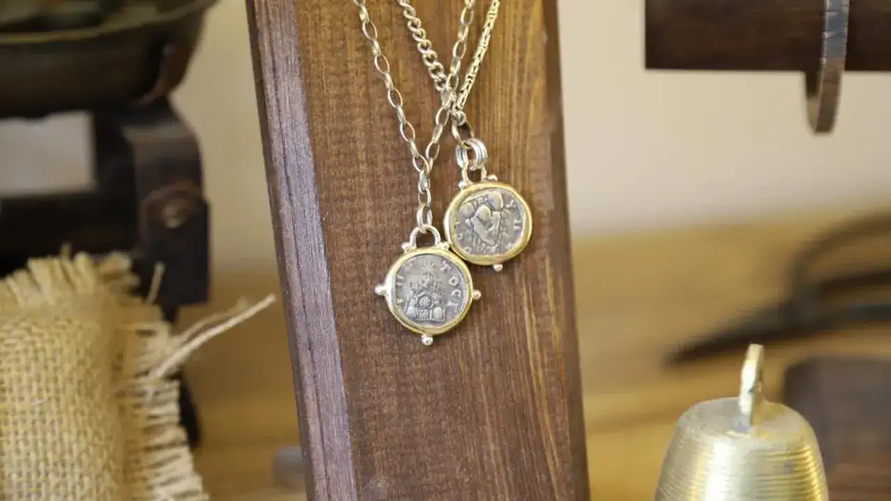 mimariden-atolyeye-uzanan-yolculuk-gumushaneli-ayse-isik-dikkat-cekiyor