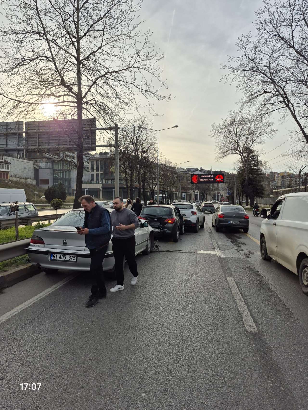 trabzonda-zincirleme-kaza-trafik-felc-oldu