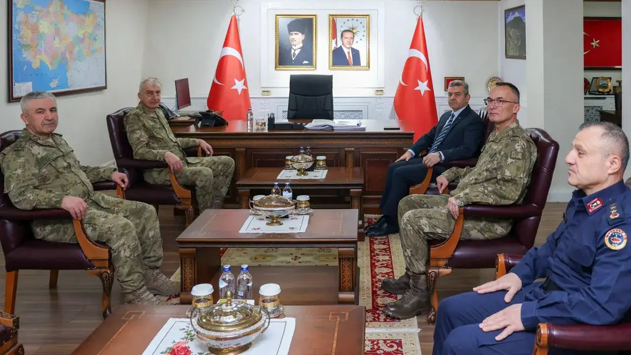 tumgeneral-akyildizdan-artvin-valisi-ergune-ziyaret