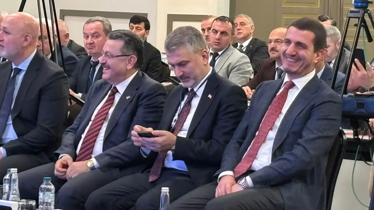 ak-parti-dogu-karadeniz-toplantisi-trabzonda-basladi-yol-haritasi-cizilecek