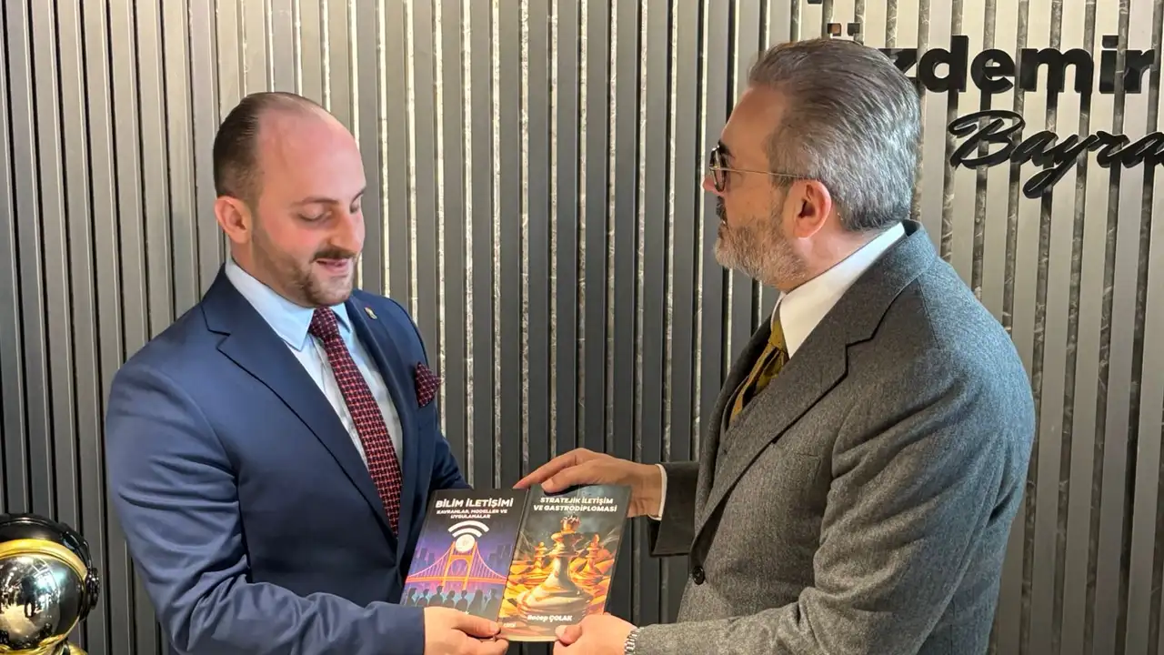 bakan-uraloglu-genclerle-bulustu-bilim-merkezine-ziyaret