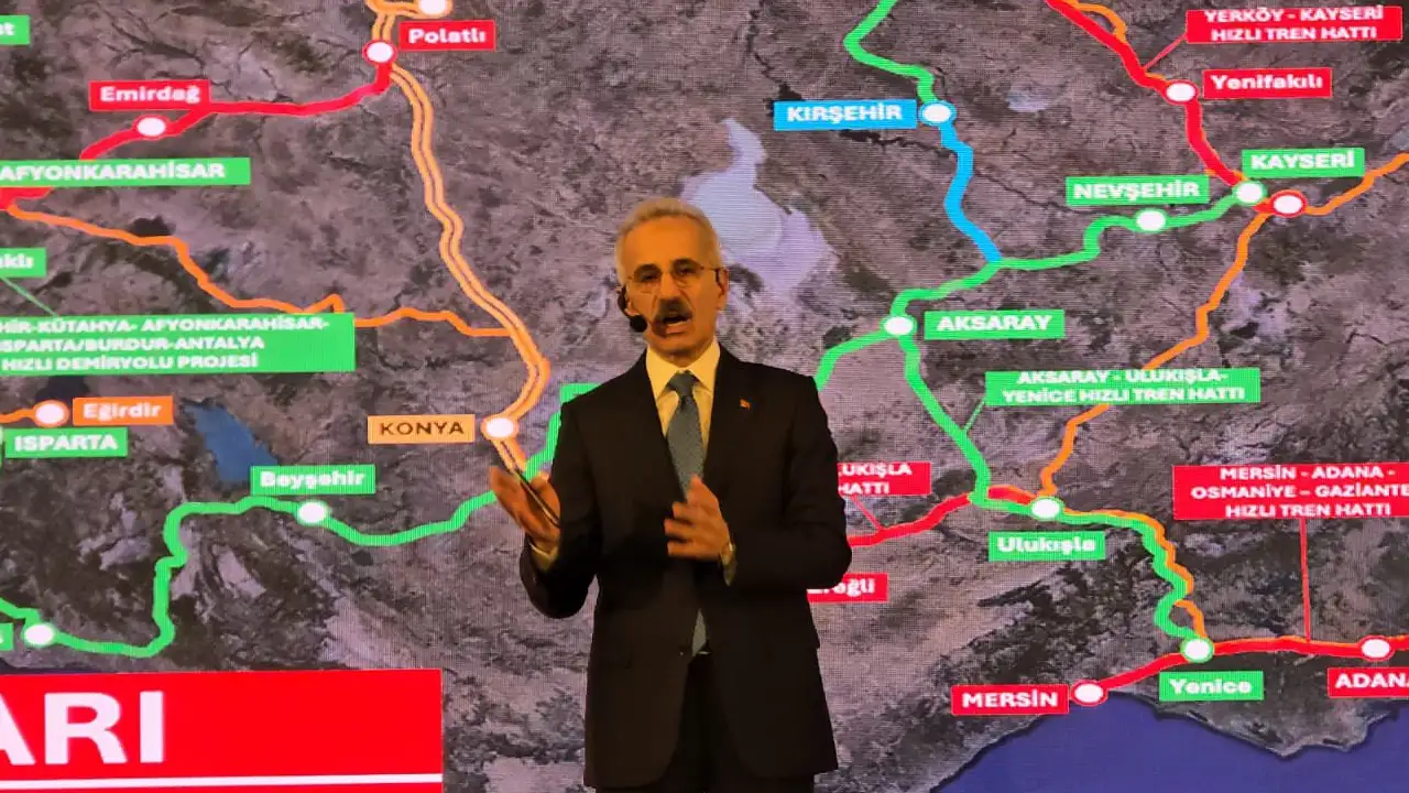 bakan-uraloglu-trabzonda-acikladi-karadenize-demiryolu-adim-adim-geliyor