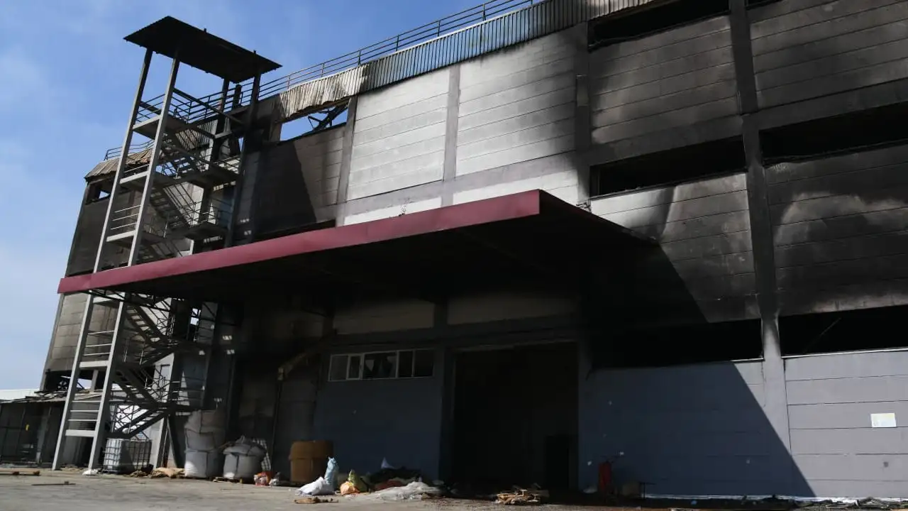 bakan-uraloglu-ve-baskan-gencten-yanan-fabrikaya-ziyaret