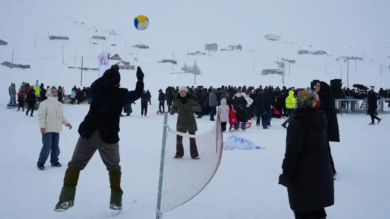 bayburt-demirozunde-voleybol-heyecani-basliyor