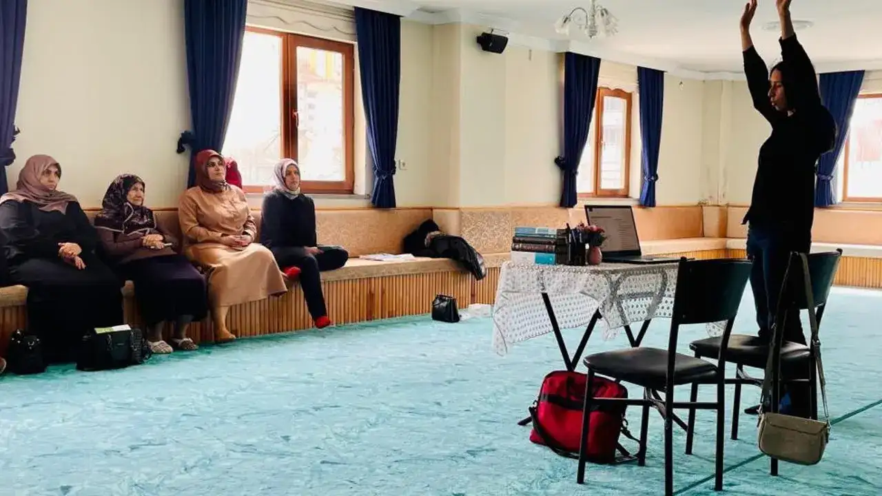 bayburtta-kuran-kursu-kursiyerlerine-saglikli-yasam-egitimi