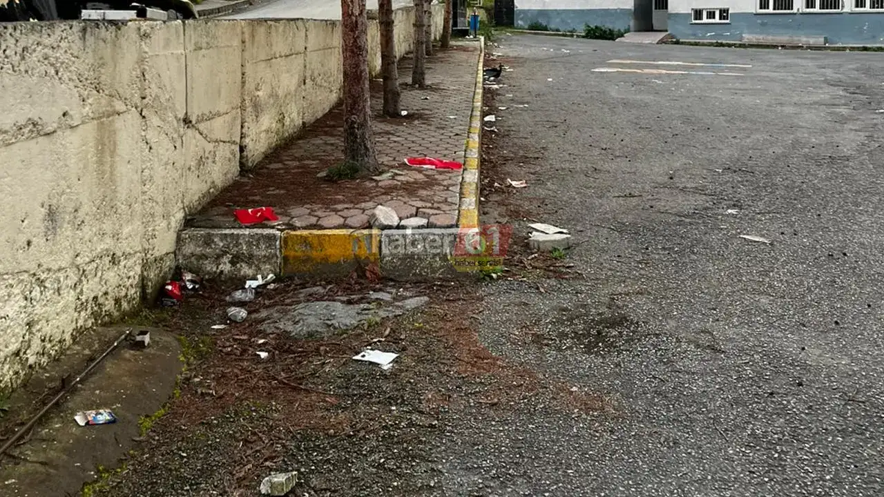 trabzonda-yikim-karari-alinan-okul-kaderine-terk-edildi