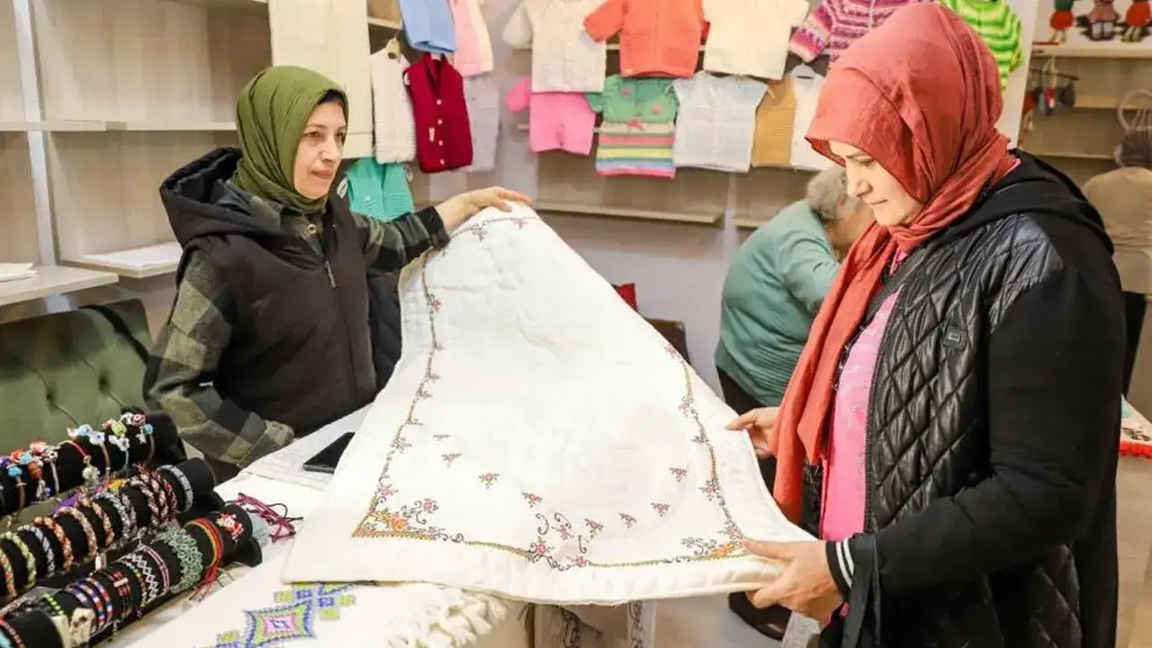 orduda-el-emegi-carsilari-2-binden-fazla-kadina-gelir-sagladi