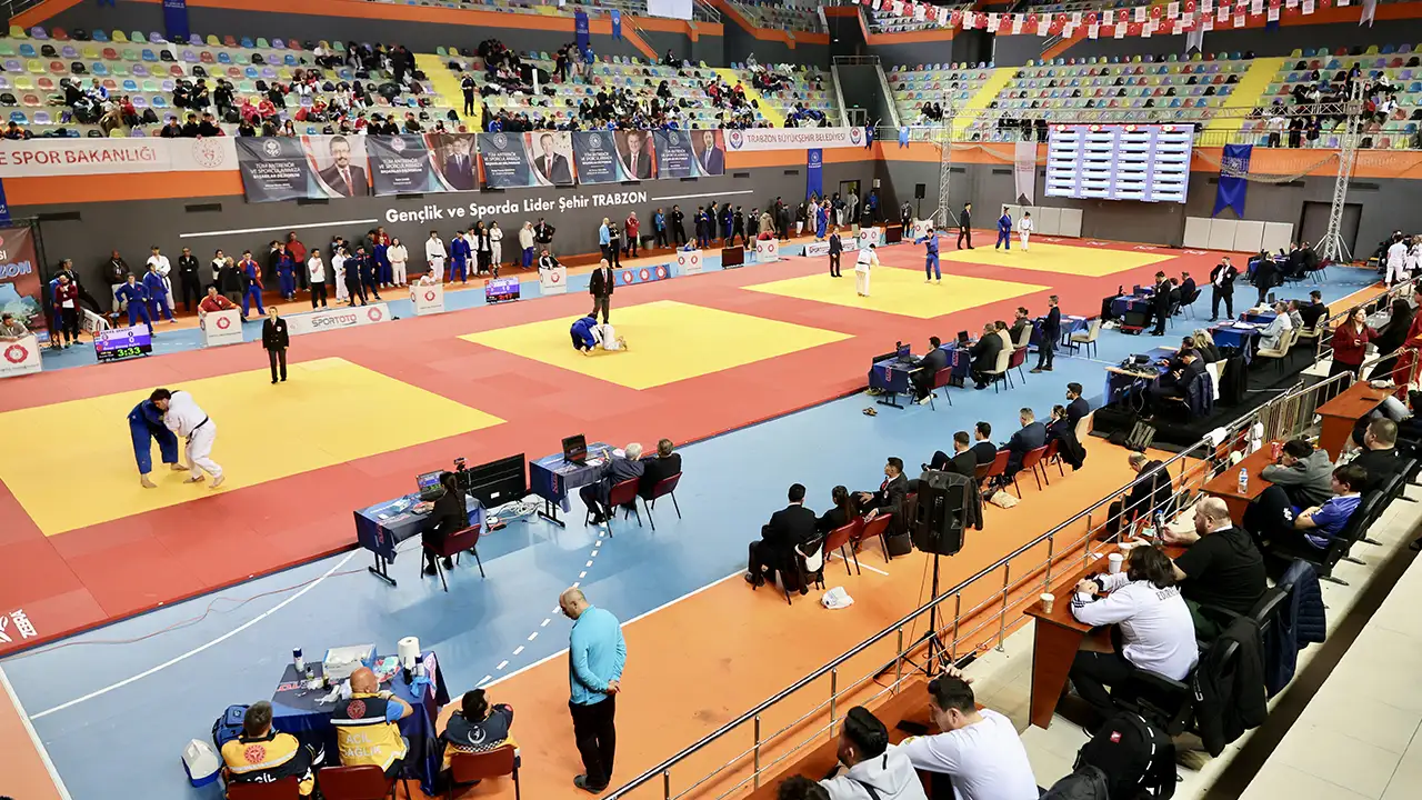trabzonda-52-ilden-778-sporcunun-katilimiyla-duzenlenen-2026-spor-toto-gencler-turkiye-judo-sampiyonasi-tamamlandi-genc-sporcular-performanslariyla-dikkat-cekti