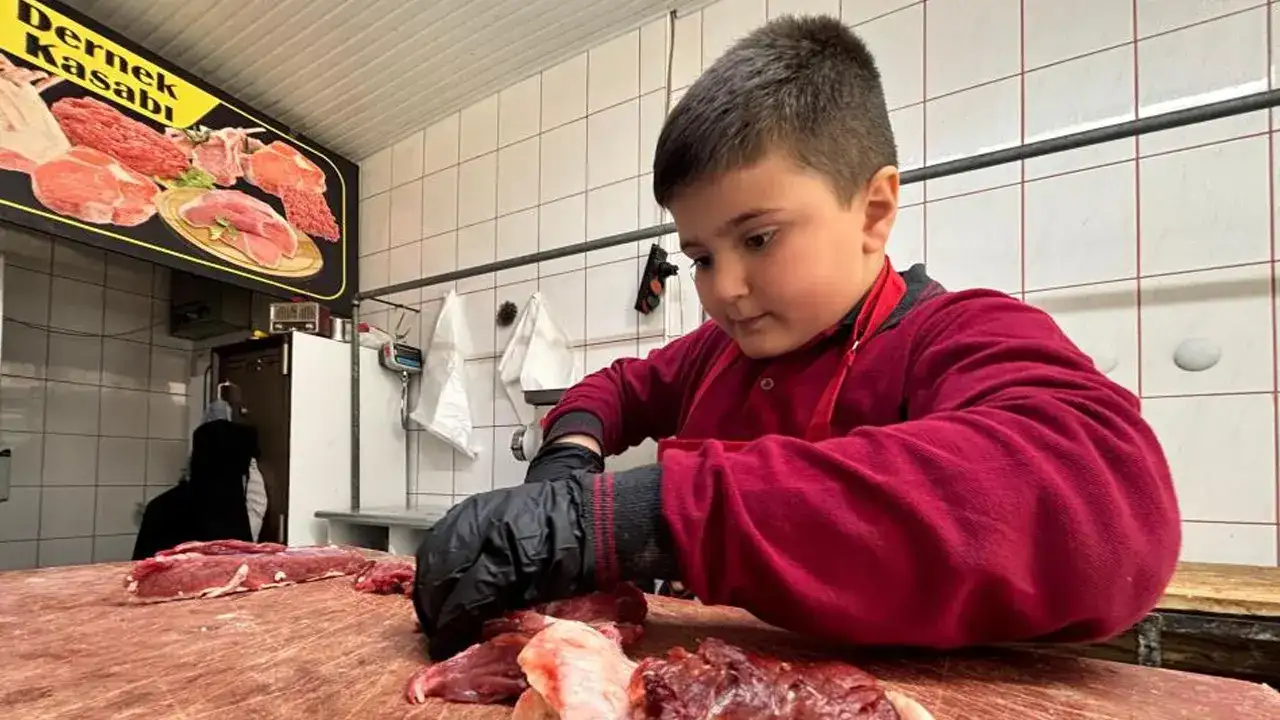 trabzonun-junior-kasapi-ilgi-odagi-oldu-sosyal-medyada-binler-izledi