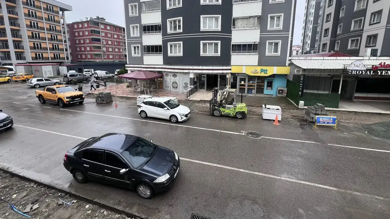 trabzonun-o-ilcesinde-duran-calismalar-basladi-cadde-yenileniyor