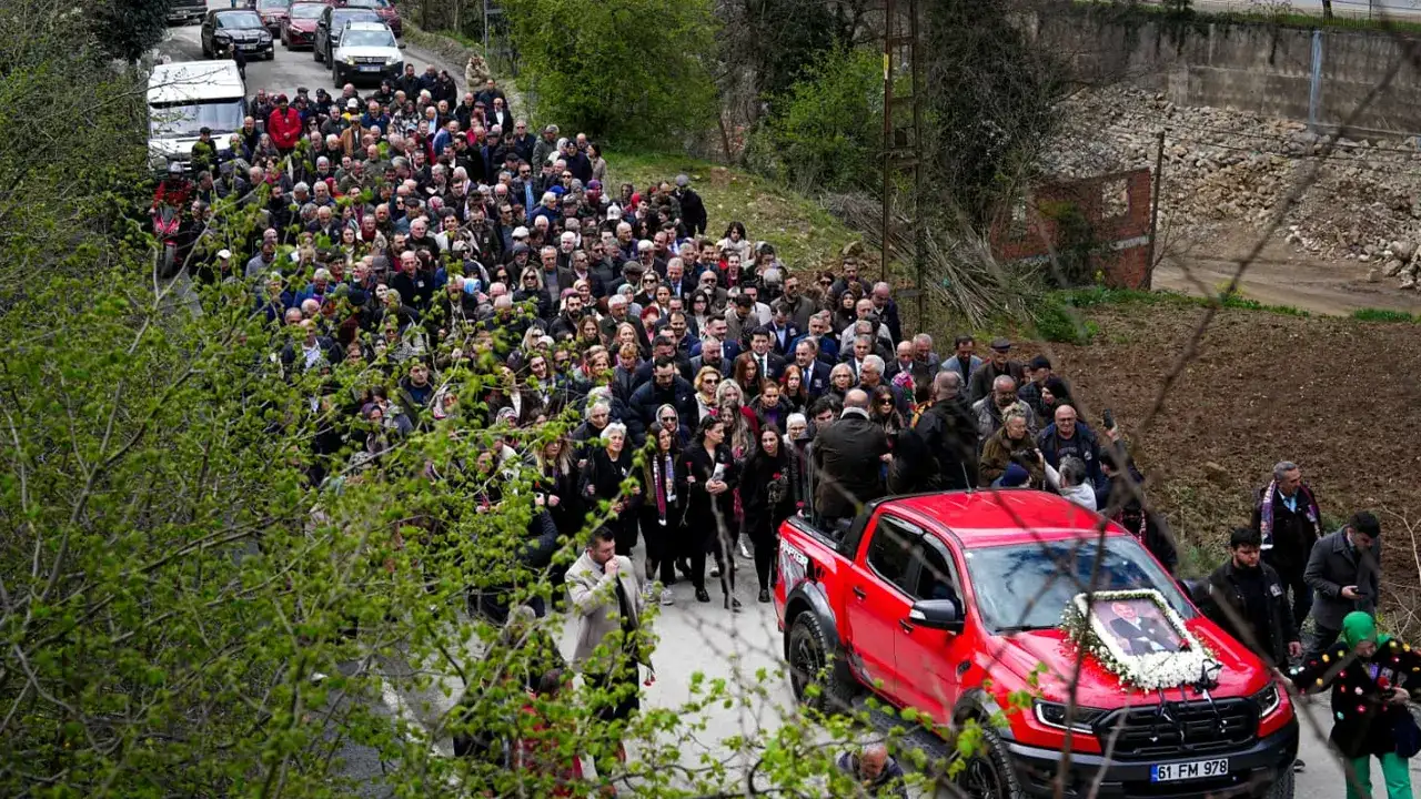 baskan-kaya-volkan-konak-anma-torenine-katildi
